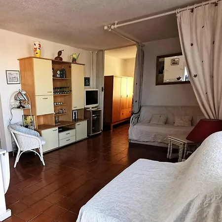 011 Beau Bord De Avec Parking Et Piscine